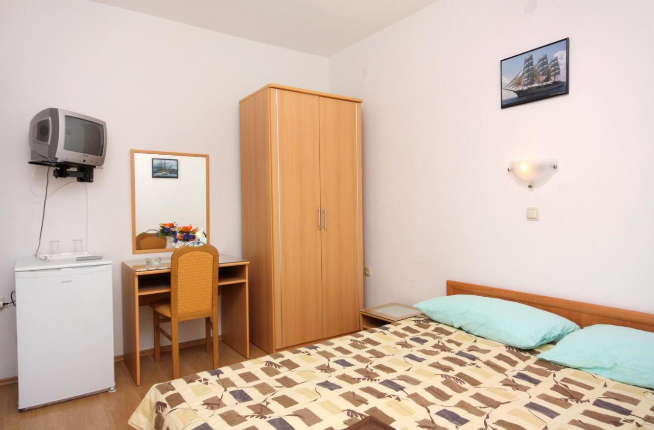 Double Room Vrbnik 5301B المظهر الخارجي الصورة