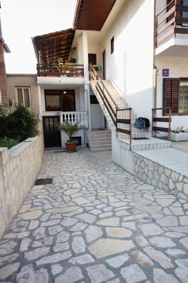 Double Room Vrbnik 5301B المظهر الخارجي الصورة