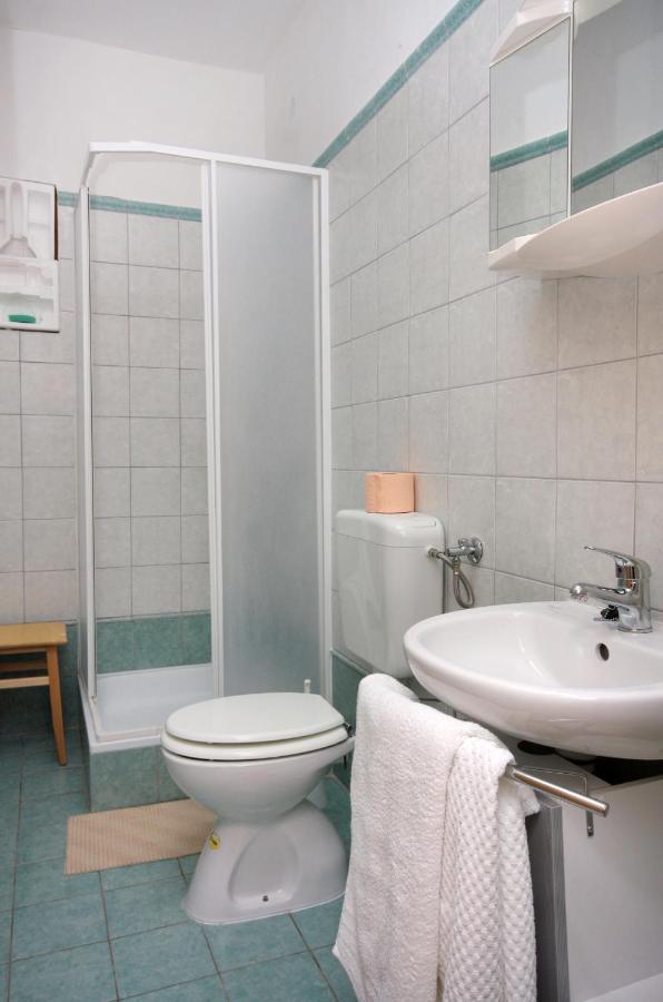 Double Room Vrbnik 5301B المظهر الخارجي الصورة